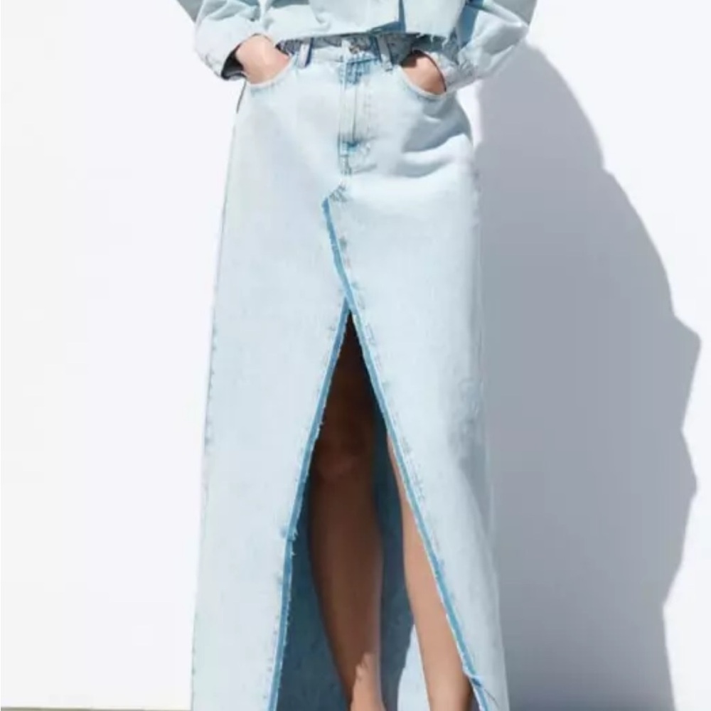 ZARA Cropped Denim Jacket - size M - Picture 2 of 9